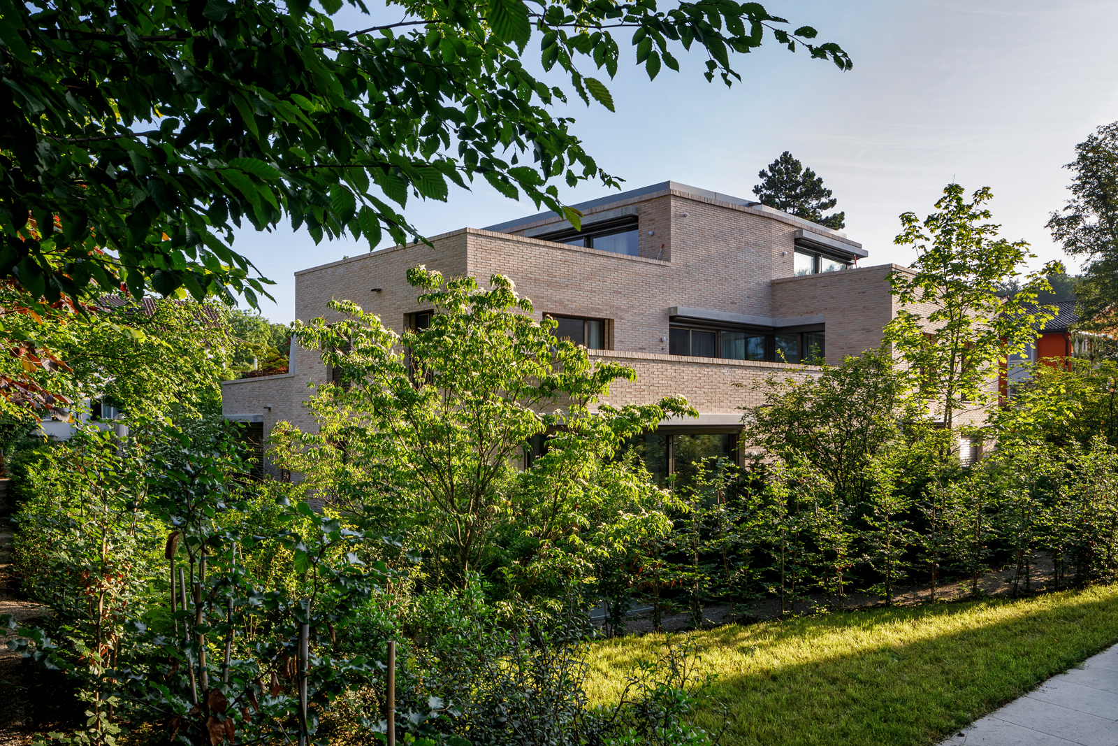 2_Meili_Unternehmungen_Allmendboden_Küsnacht_Aussenansichten_10